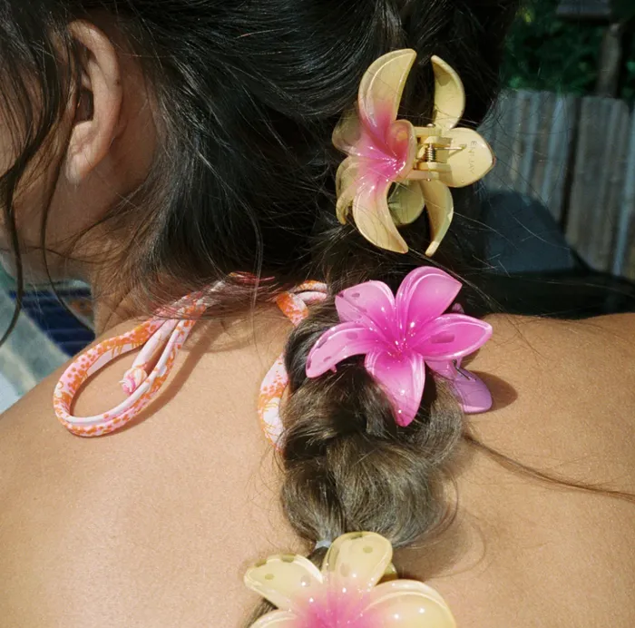 Earrings emi jay MIDI SUPER BLOOM CLIP IN DRAGONFRUIT